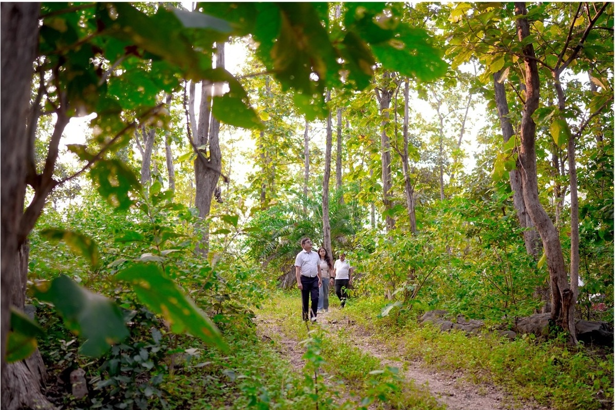 Rosewood Villas Pench forest trail pathway for guests to walk through the jungle.