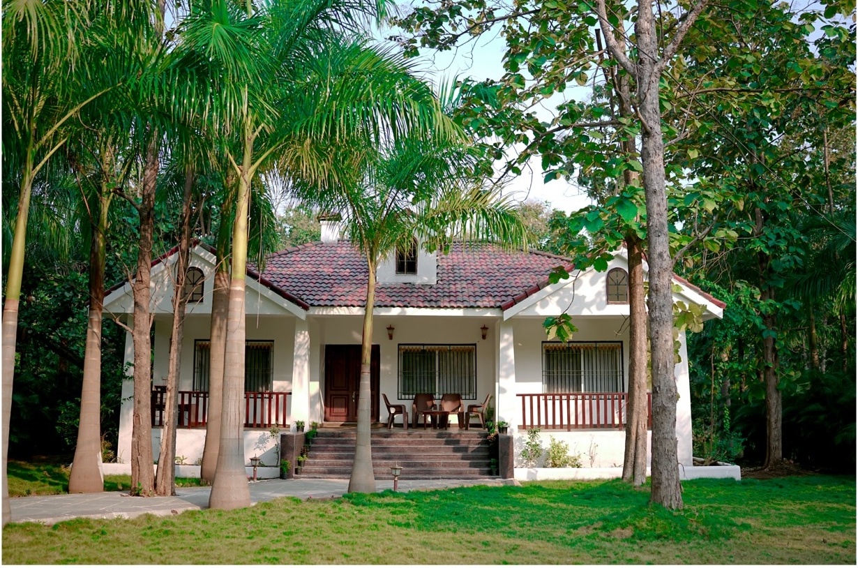 Rosewood Villas Pench forest villa front exterior with garden and trees.