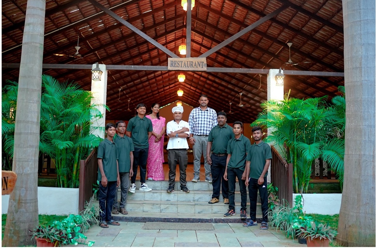 Rosewood Villas Pench restaurant team group photo in the dining hall.